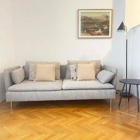 Edi, Spacious With Sauna And Balcony Appartement *