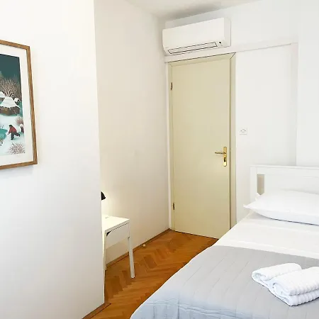 Edi, Spacious With Sauna And Balcony Appartement Split