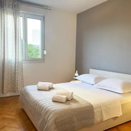 Edi, Spacious With Sauna And Balcony Appartement