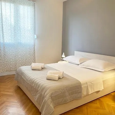Edi, Spacious With Sauna And Balcony *