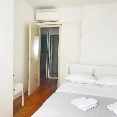 Appartement Edi, Spacious With Sauna And Balcony Split