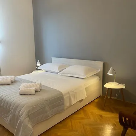 Edi, Spacious With Sauna And Balcony Appartement Split
