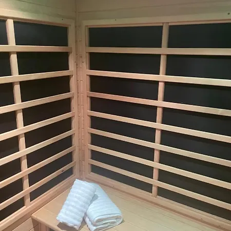 Edi, Spacious With Sauna And Balcony Appartement *